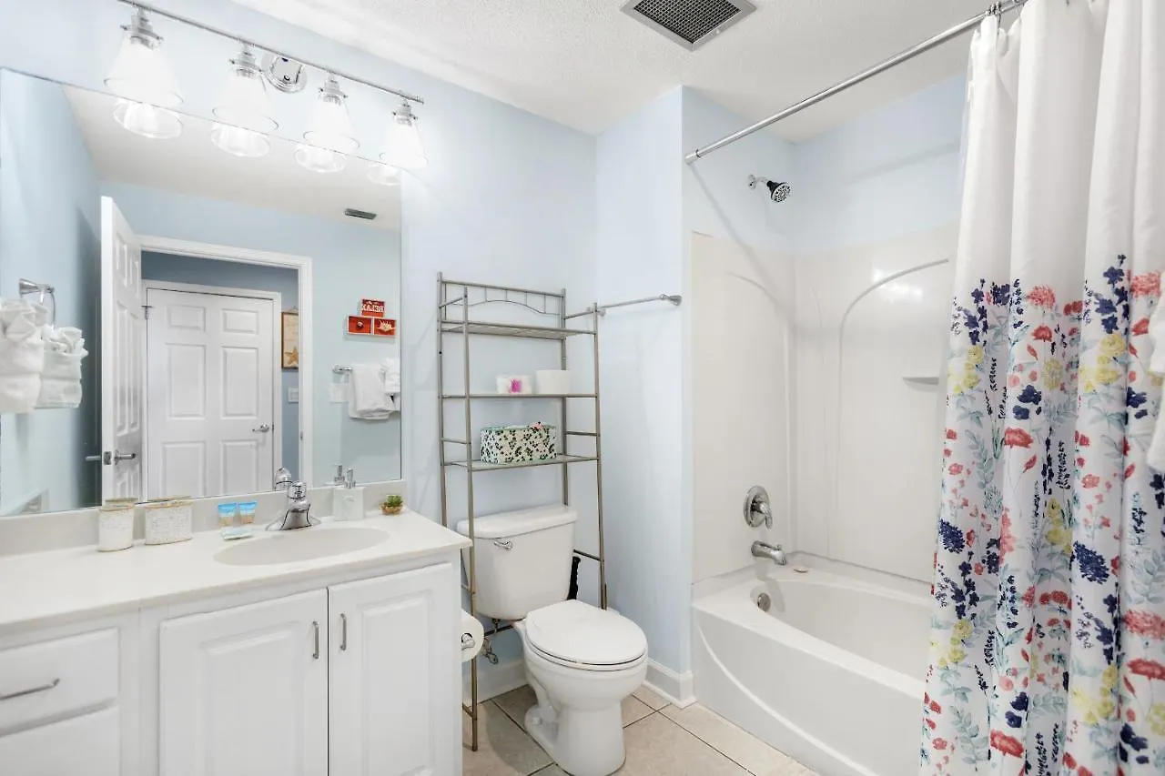 Emerald Chic Beachfront 2 Bdr Apt 4 Beach Seats And A Cannope On Us Panama City Beach Lägenhet