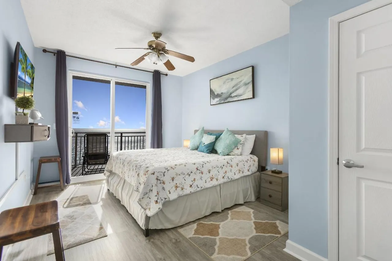 Emerald Chic Beachfront 2 Bdr Apt 4 Beach Seats And A Cannope On Us Panama City Beach United States