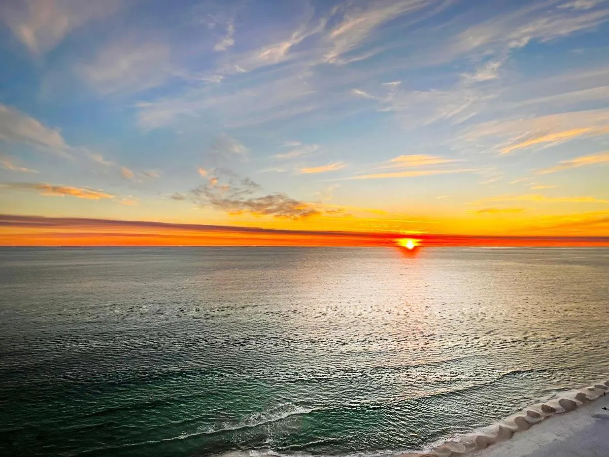 Emerald Chic Beachfront 2 Bdr Apt 4 Beach Seats And A Cannope On Us Panama City Beach United States