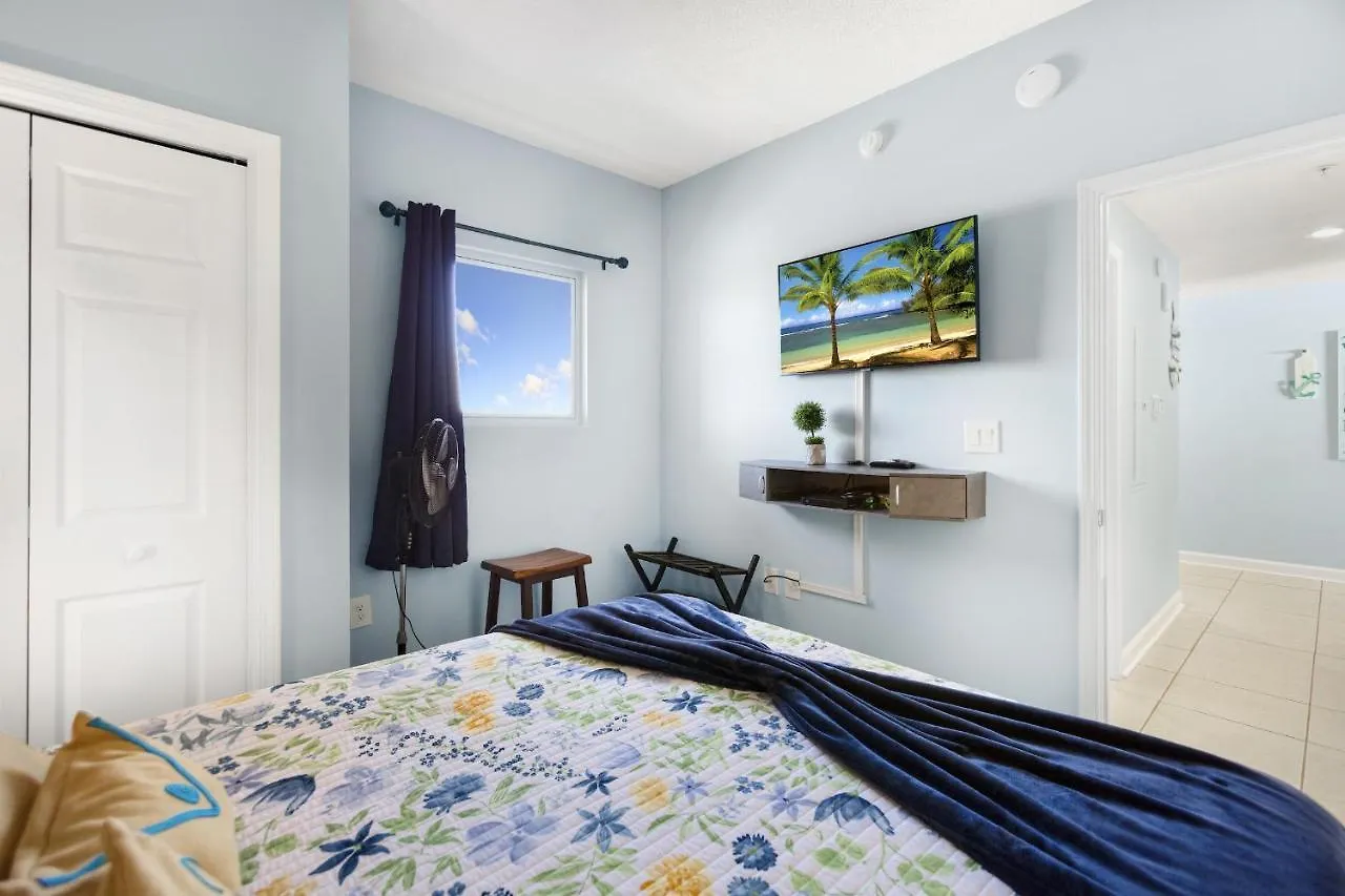 Emerald Chic Beachfront 2 Bdr Apt 4 Beach Seats And A Cannope On Us Panama City Beach