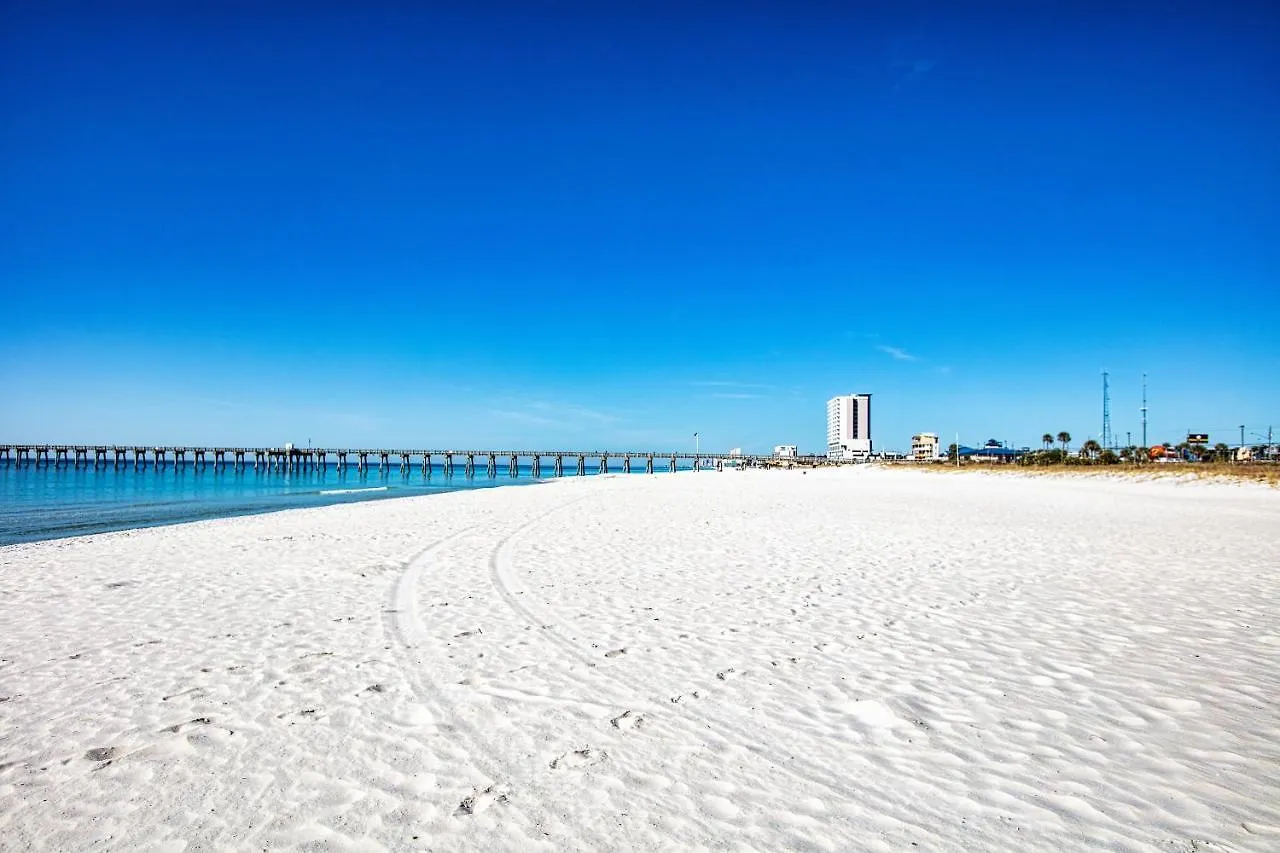 Emerald Chic Beachfront 2 Bdr Apt 4 Beach Seats And A Cannope On Us Panama City Beach 0*,  USA