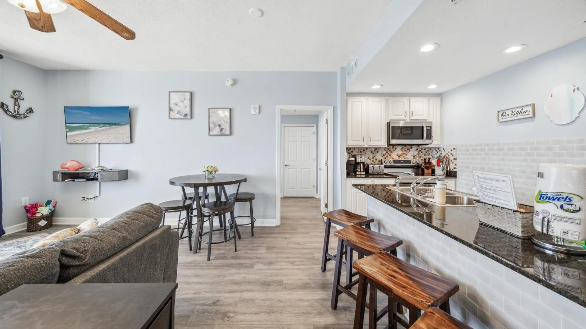 Emerald Chic Beachfront 2 Bdr Apt 4 Beach Seats And A Cannope On Us Panama City Beach Lägenhet