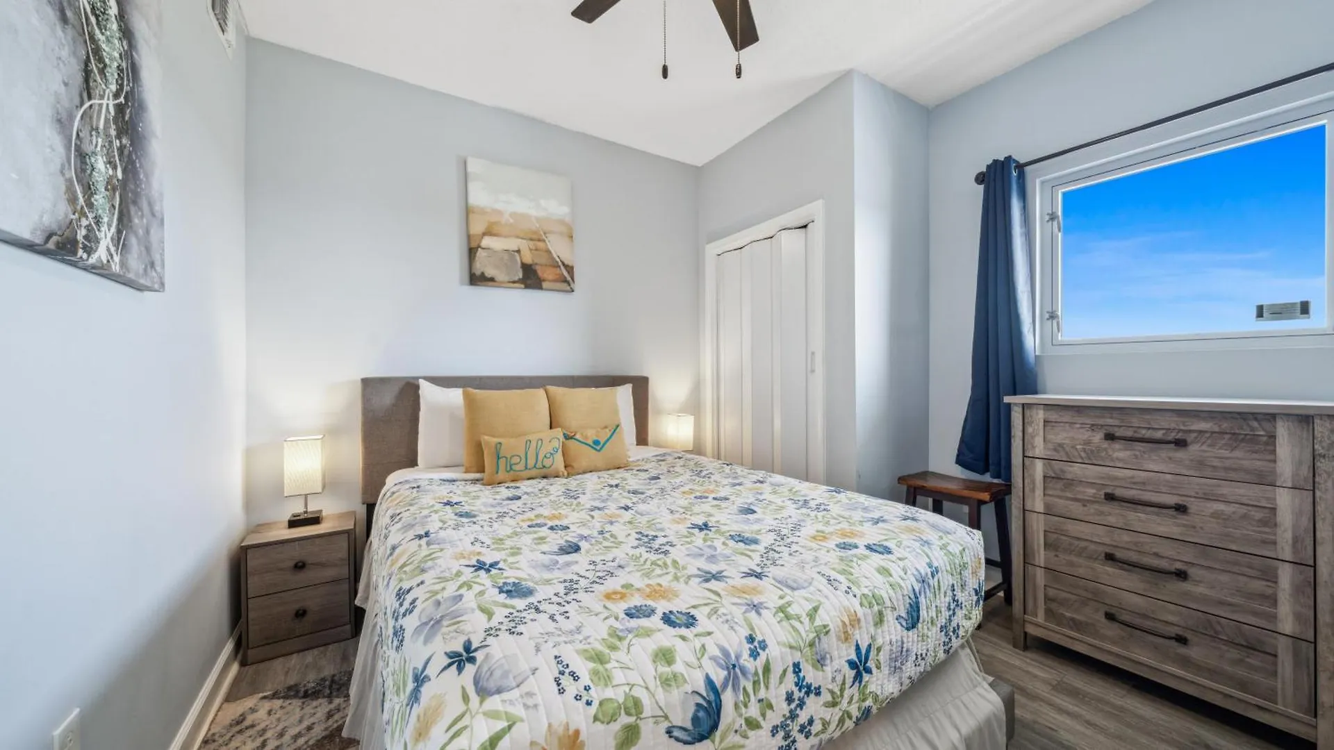 Emerald Chic Beachfront 2 Bdr Apt 4 Beach Seats And A Cannope On Us Panama City Beach