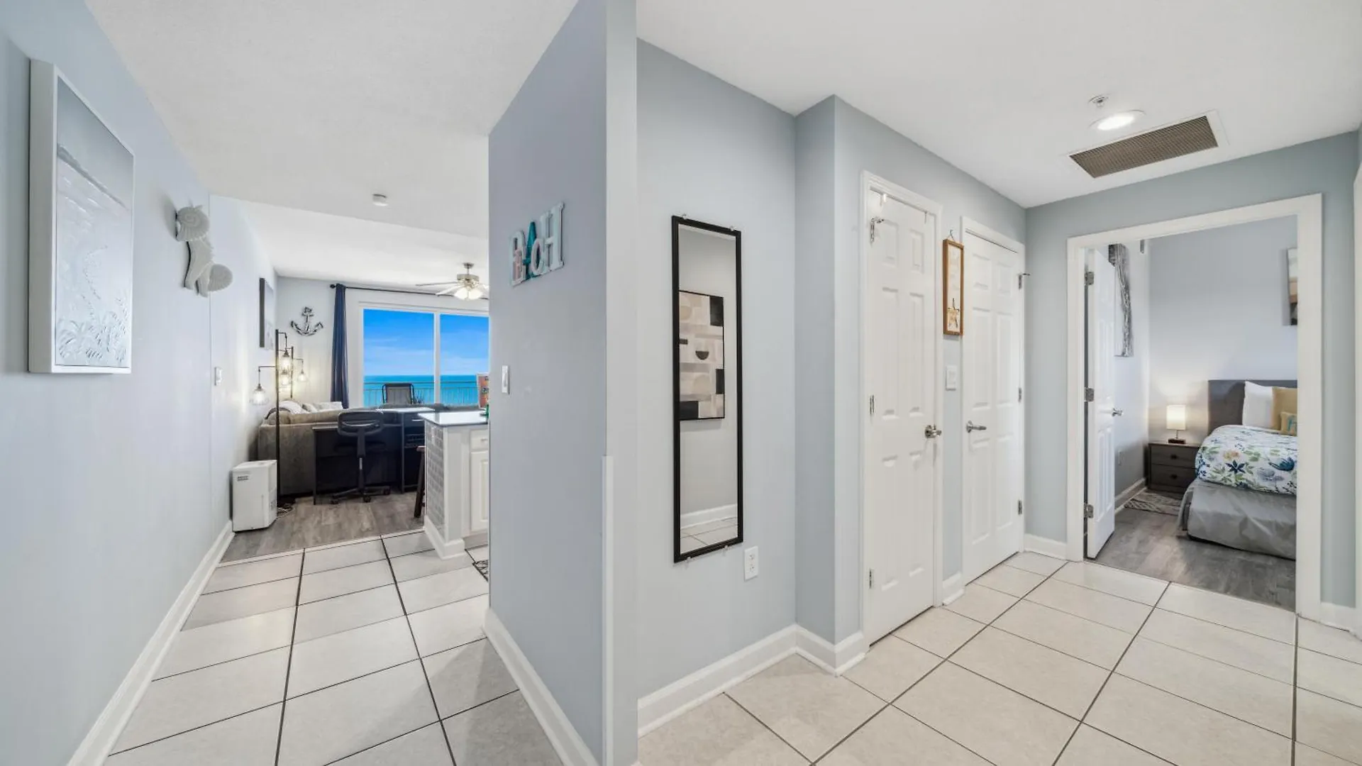 Emerald Chic Beachfront 2 Bdr Apt 4 Beach Seats And A Cannope On Us Panama City Beach 0*,  USA