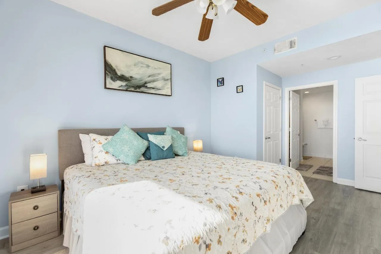 Emerald Chic Beachfront 2 Bdr Apt 4 Beach Seats And A Cannope On Us Panama City Beach 0*,