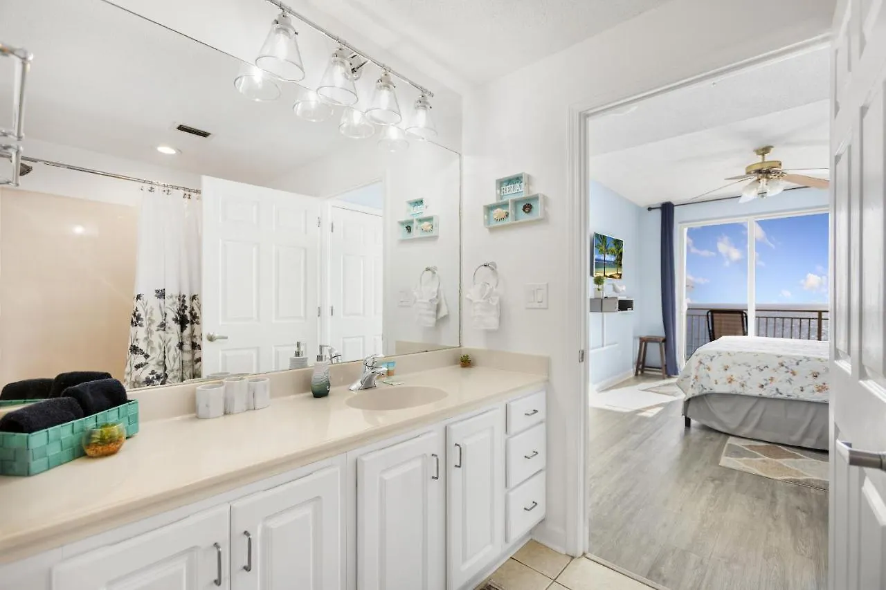 Emerald Chic Beachfront 2 Bdr Apt 4 Beach Seats And A Cannope On Us Panama City Beach 0*,  USA