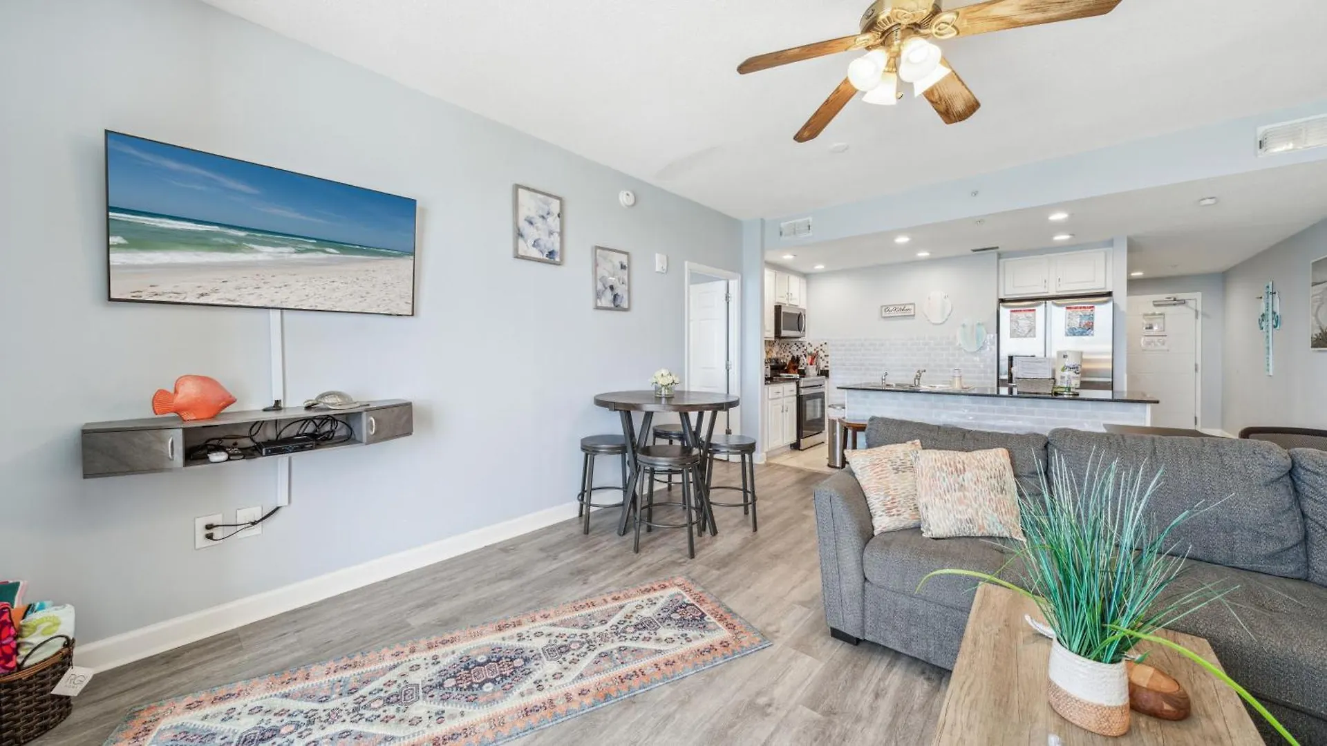 Emerald Chic Beachfront 2 Bdr Apt 4 Beach Seats And A Cannope On Us Panama City Beach Apartmán