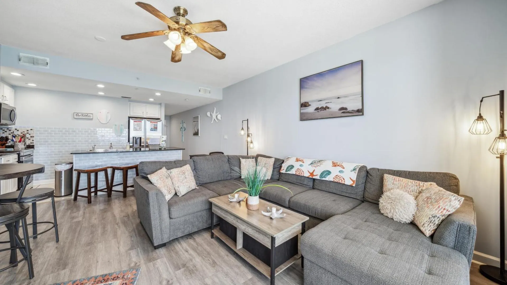 Emerald Chic Beachfront 2 Bdr Apt 4 Beach Seats And A Cannope On Us Panama City Beach