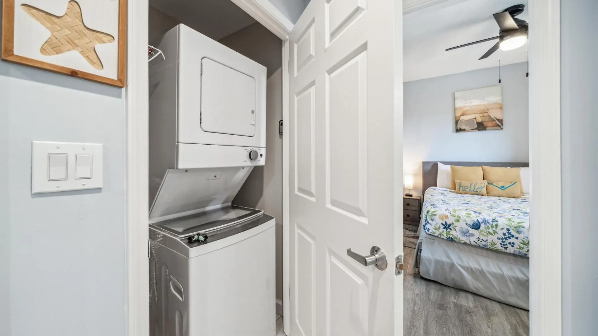 Emerald Chic Beachfront 2 Bdr Apt 4 Beach Seats And A Cannope On Us Panama City Beach 0*,