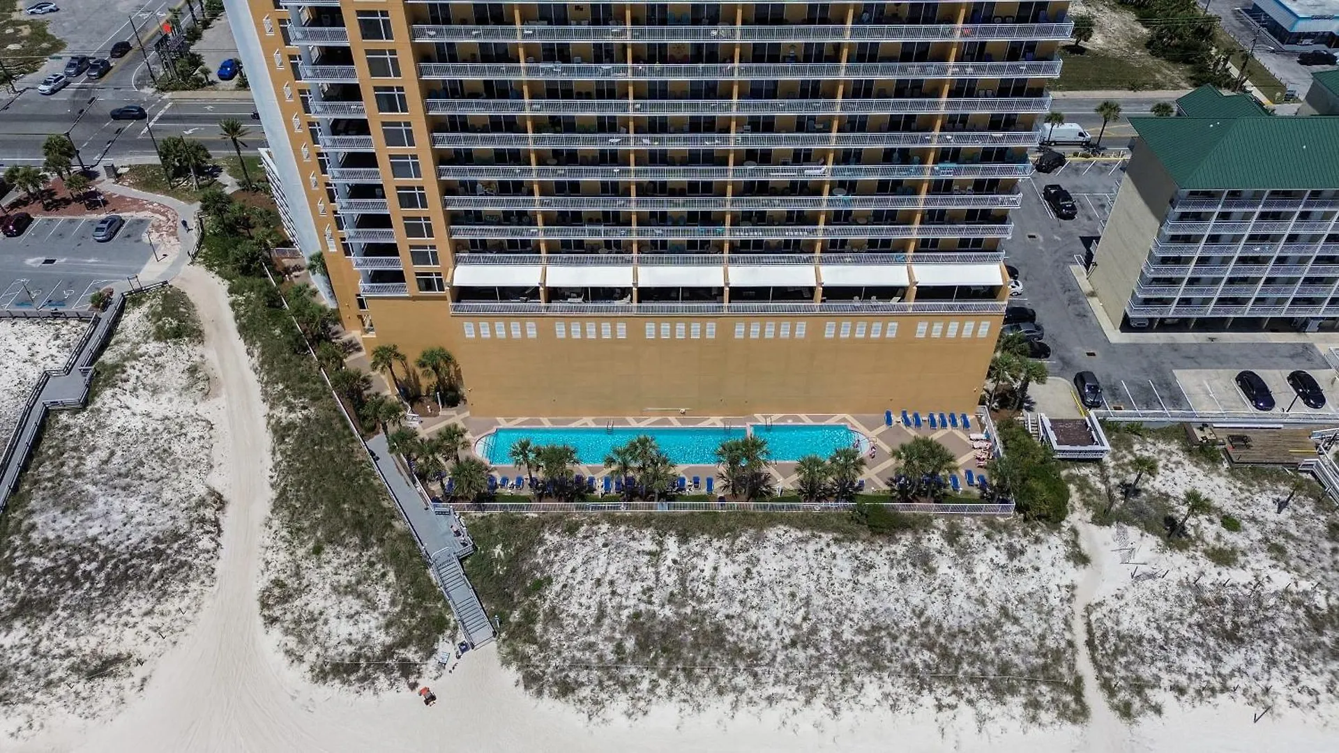Emerald Chic Beachfront 2 Bdr Apt 4 Beach Seats And A Cannope On Us Panama City Beach 0*,